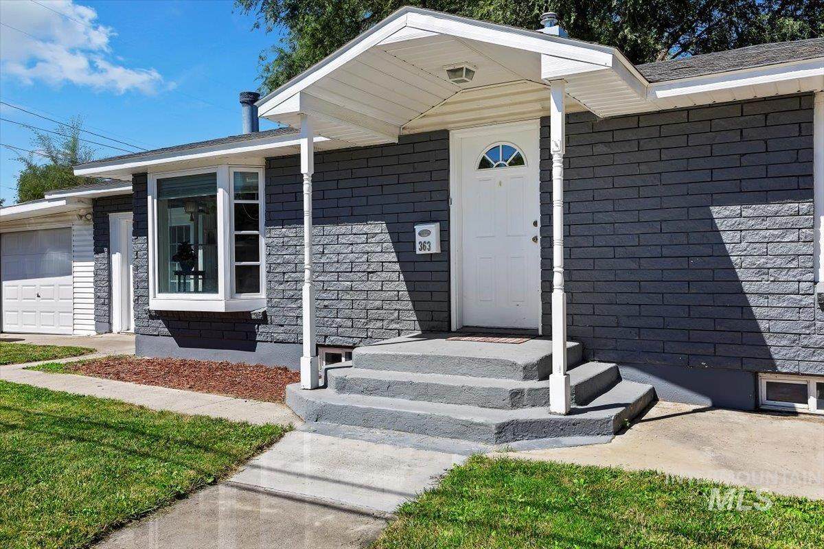 363 Maurice St N - Photo 1