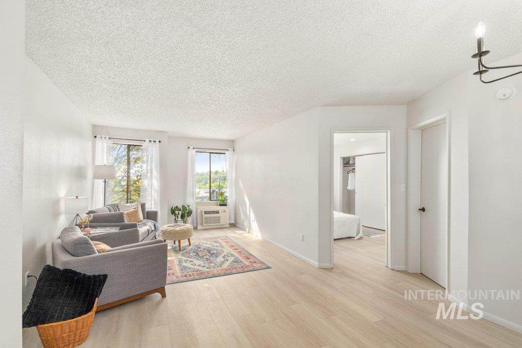 122 Washington - Photo 1