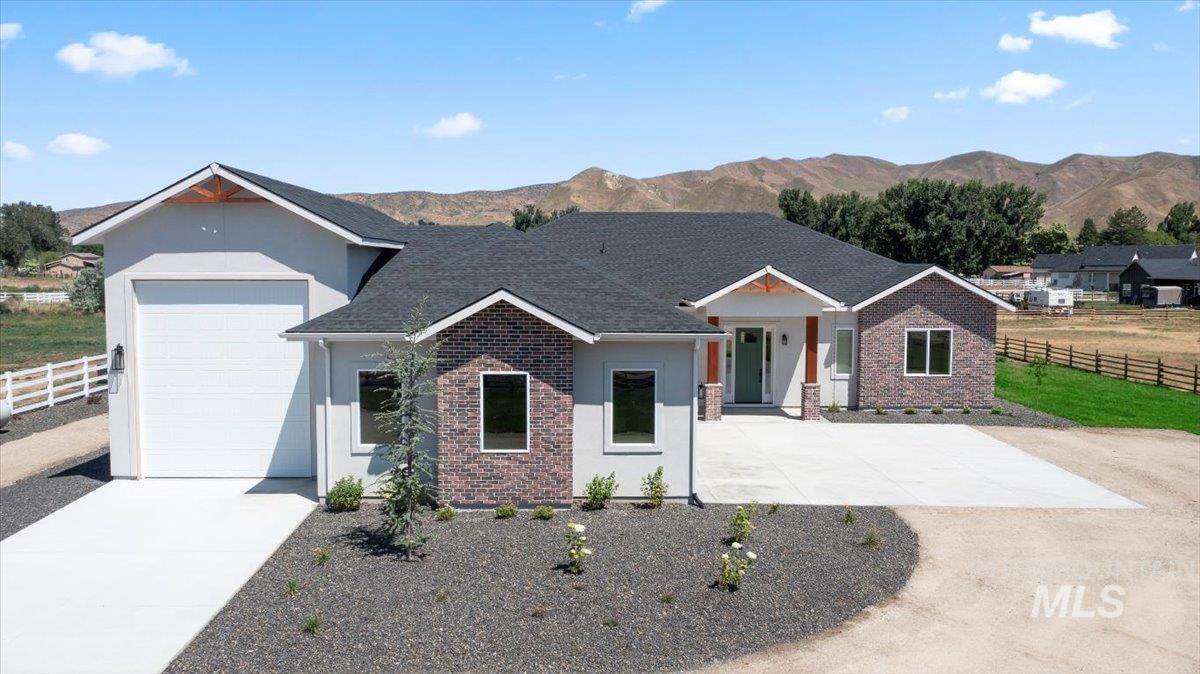 1360 Jordan Ln - Photo 1
