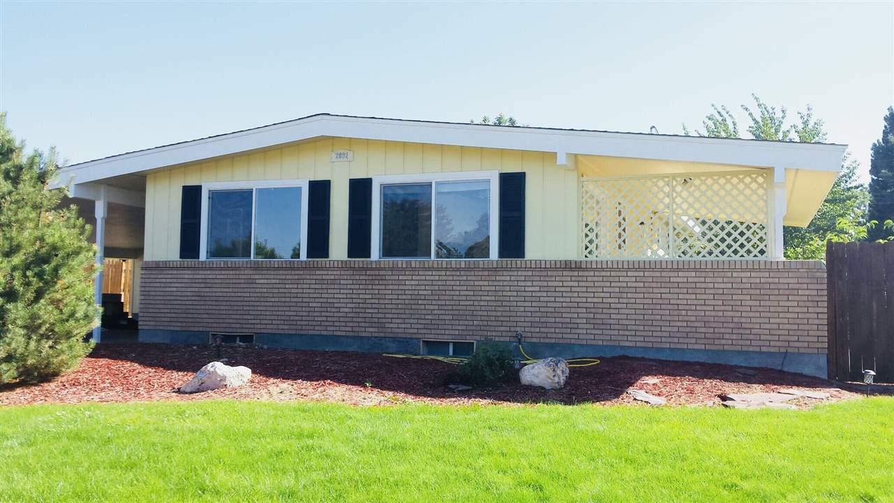 2092 Sherry Dr - Photo 1