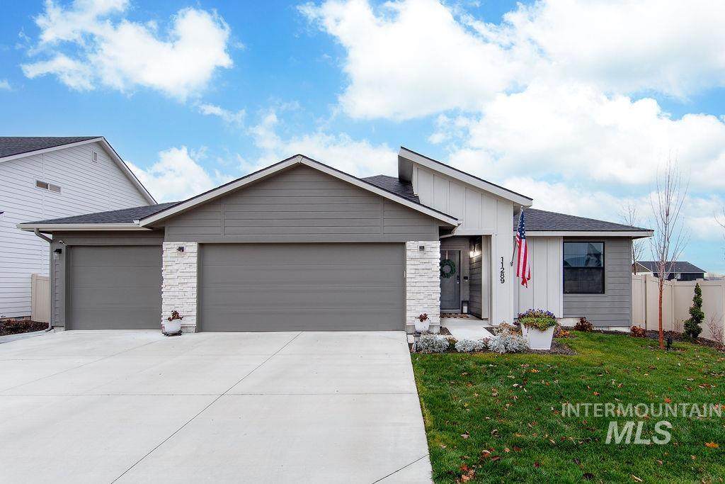 11289 Langit St - Photo 1