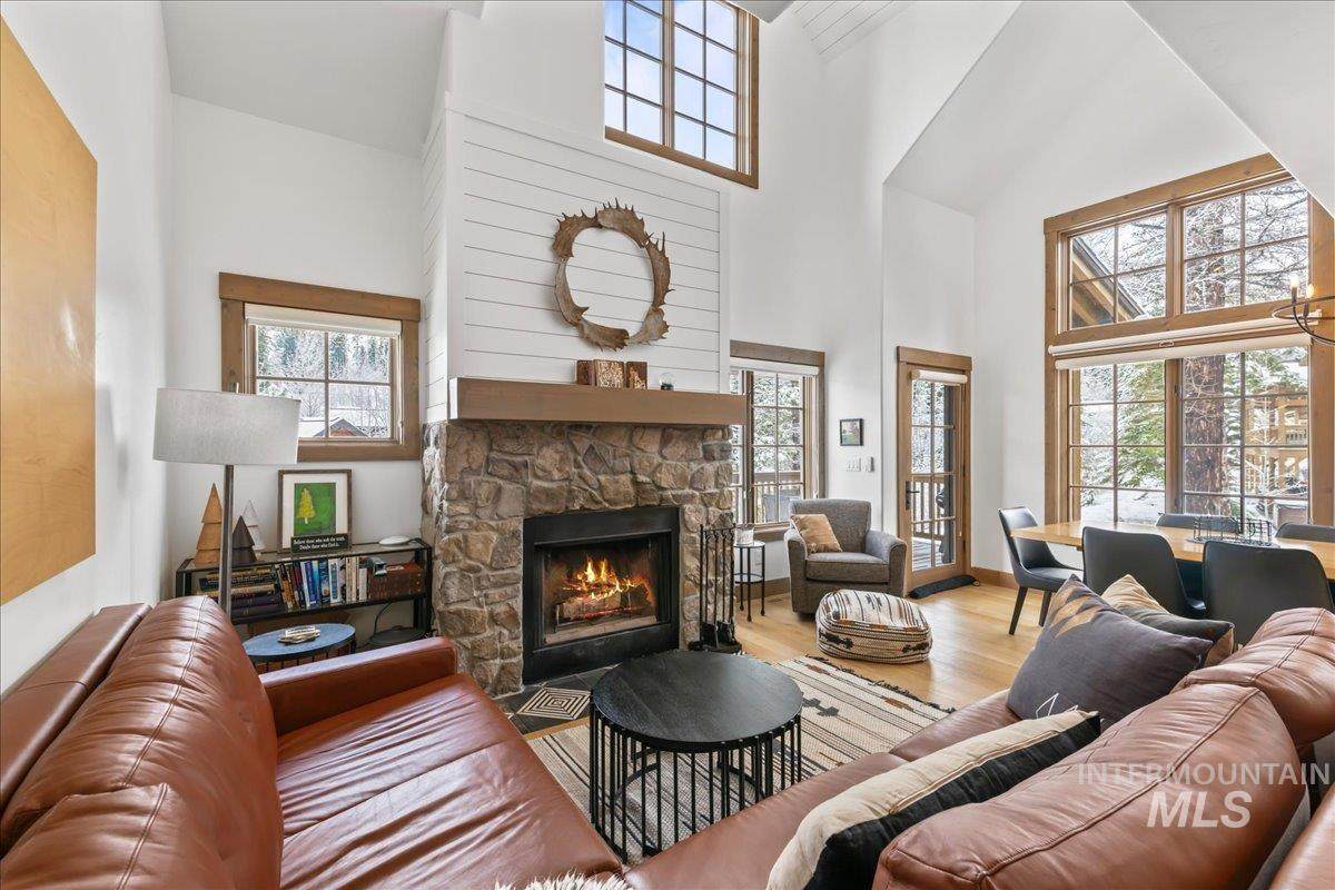 69 Golden Bar Ct. - Photo 1