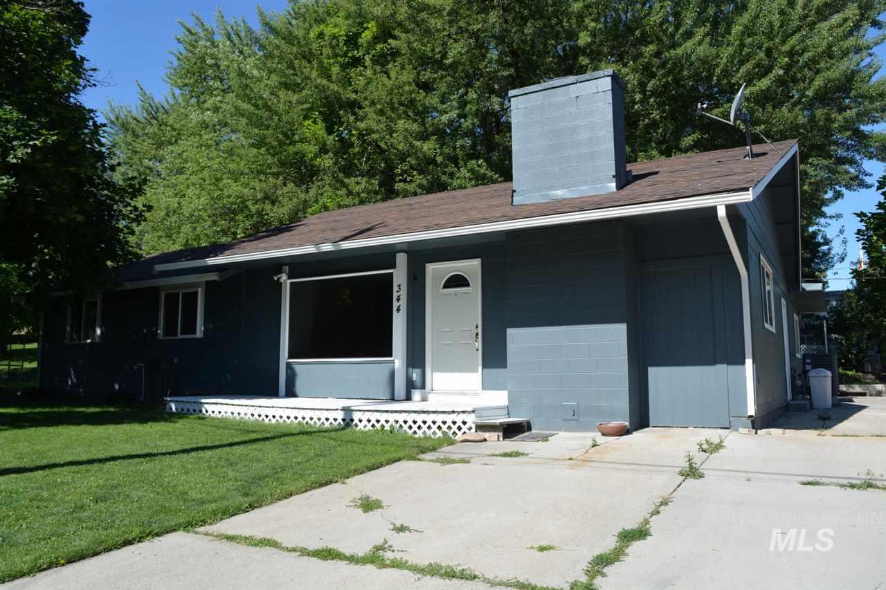 344 20th St - Photo 1