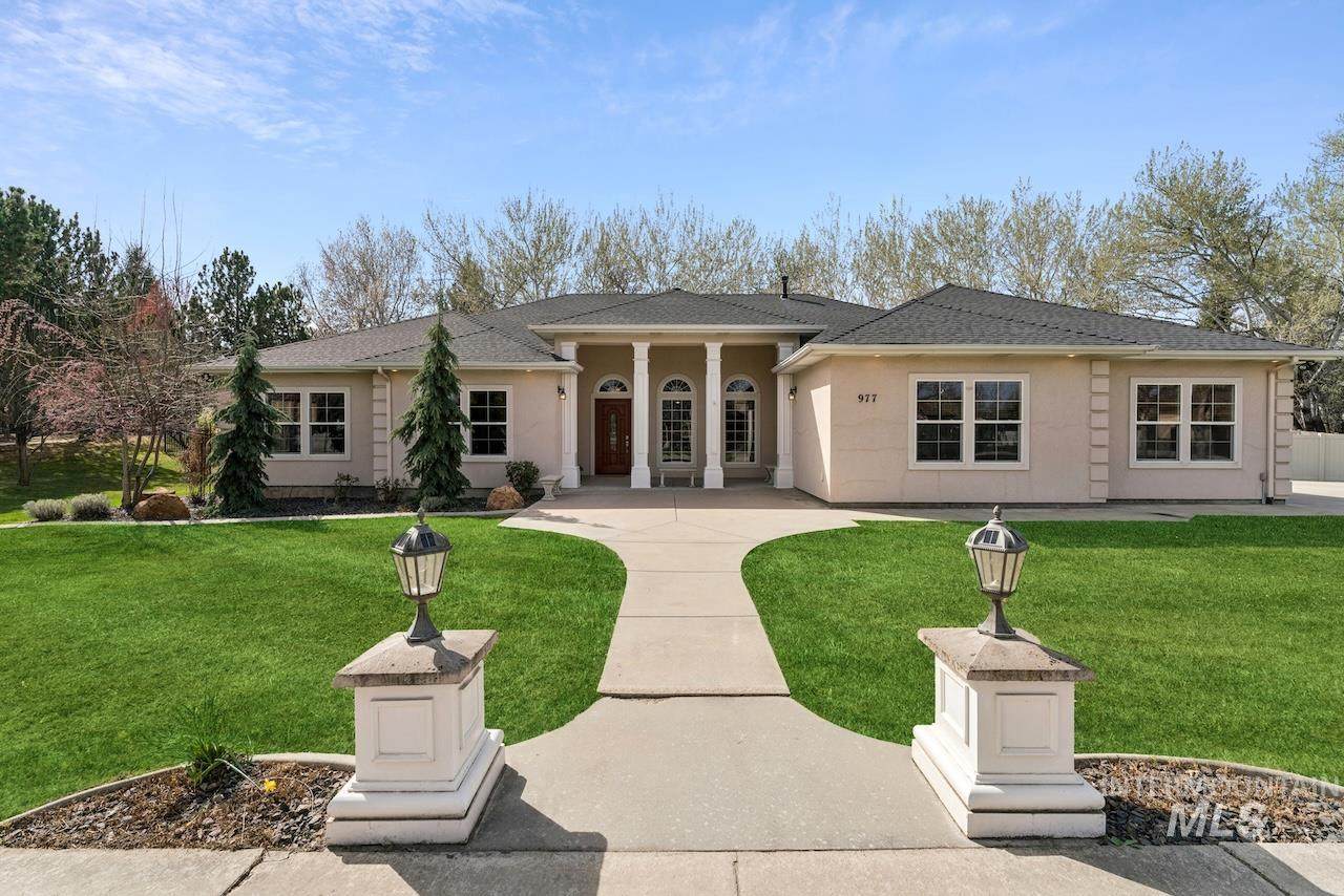 977 Woodvalley - Photo 1