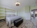 1013 Zapata St - Photo 14