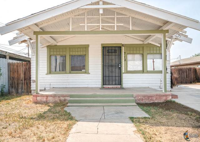 712 5Th St - Photo 1