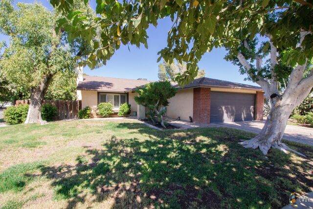 2270 Sandalwood Dr - Photo 1
