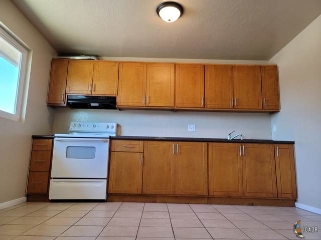 590 El Centro Ave - Photo 1