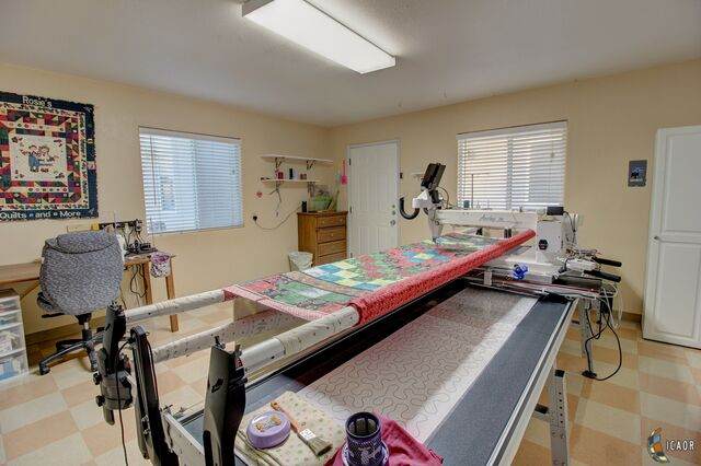 1040 Meadowview Ave - Photo 1