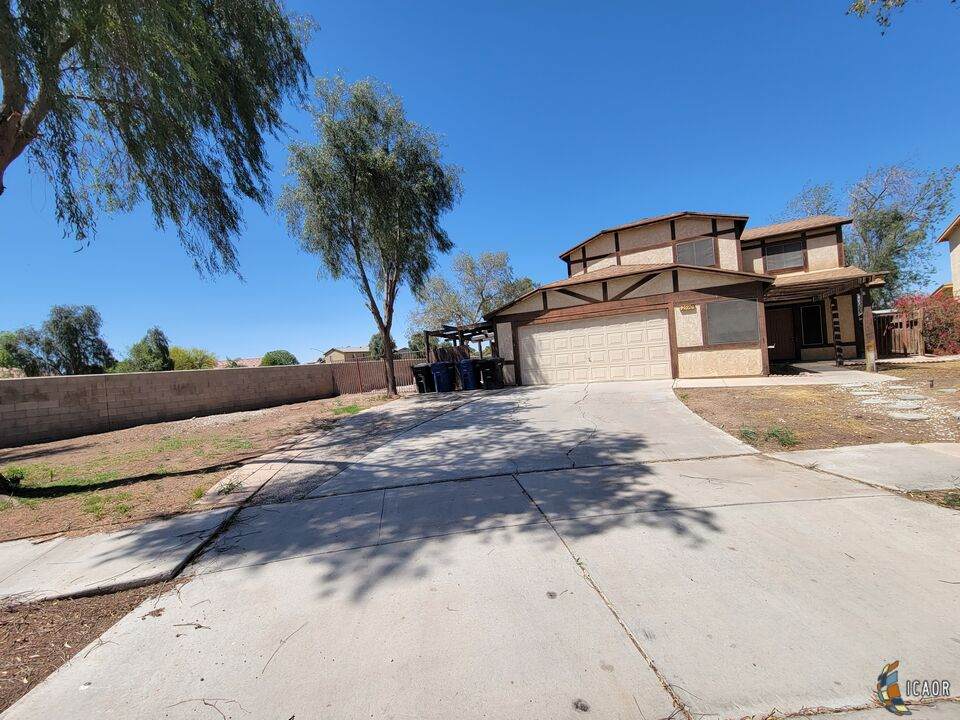 2590 Elm Ave - Photo 1