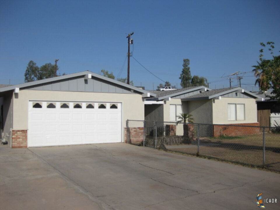 2111 9TH St - Photo 1