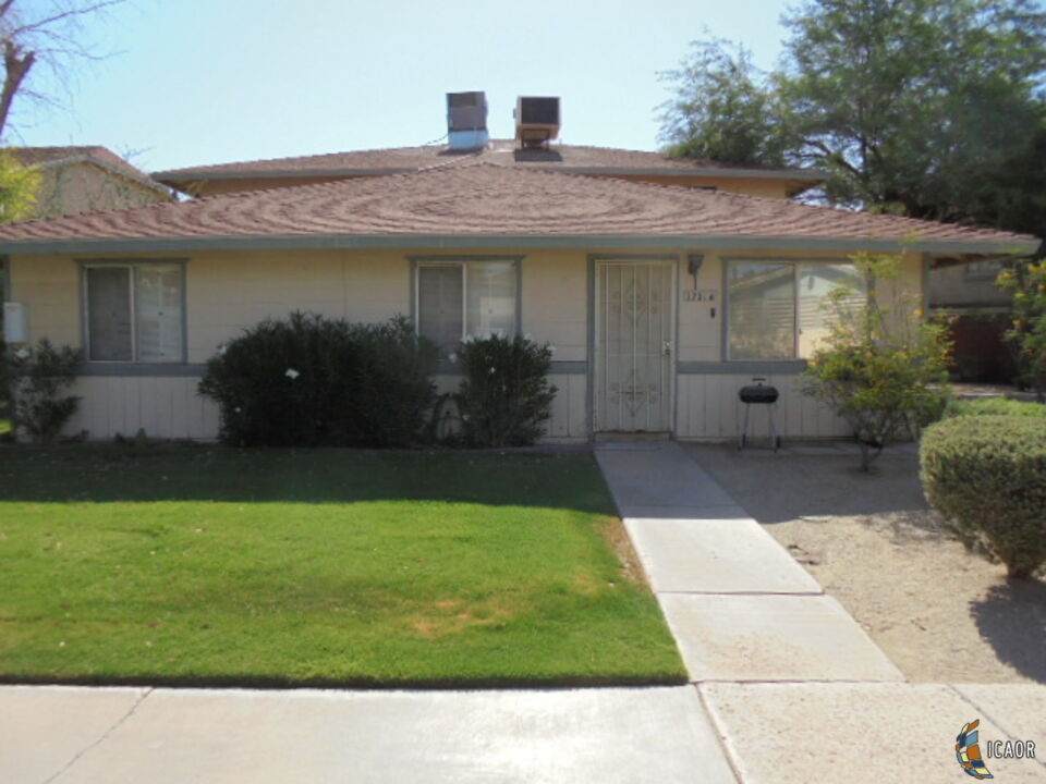 1731 Olive Ave - Photo 1