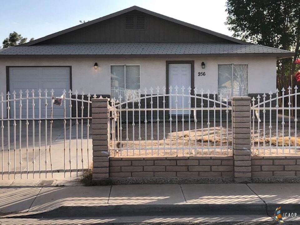 956 Grant St - Photo 1