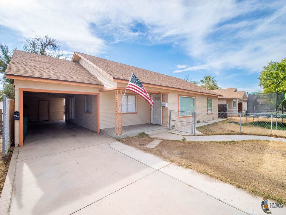 553 553 1/2 Orange Rd - Photo 1