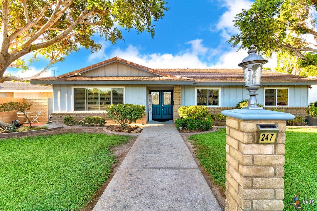 247 G St - Photo 1