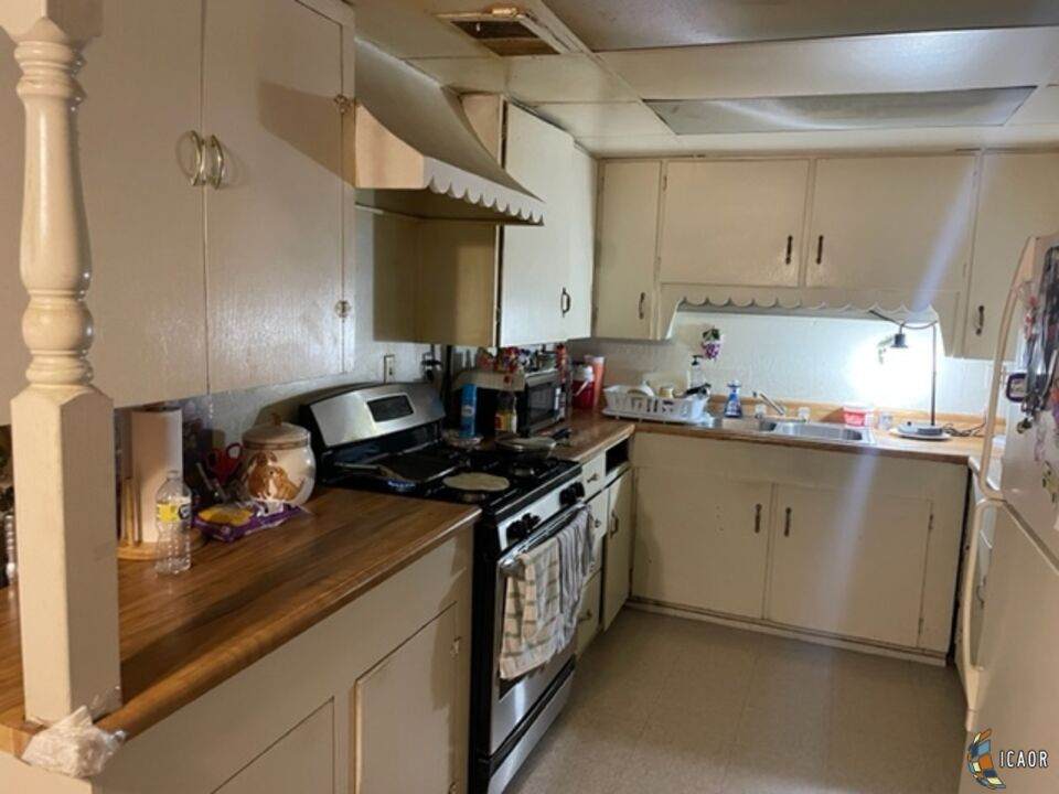 1552 Ross Ave - Photo 1