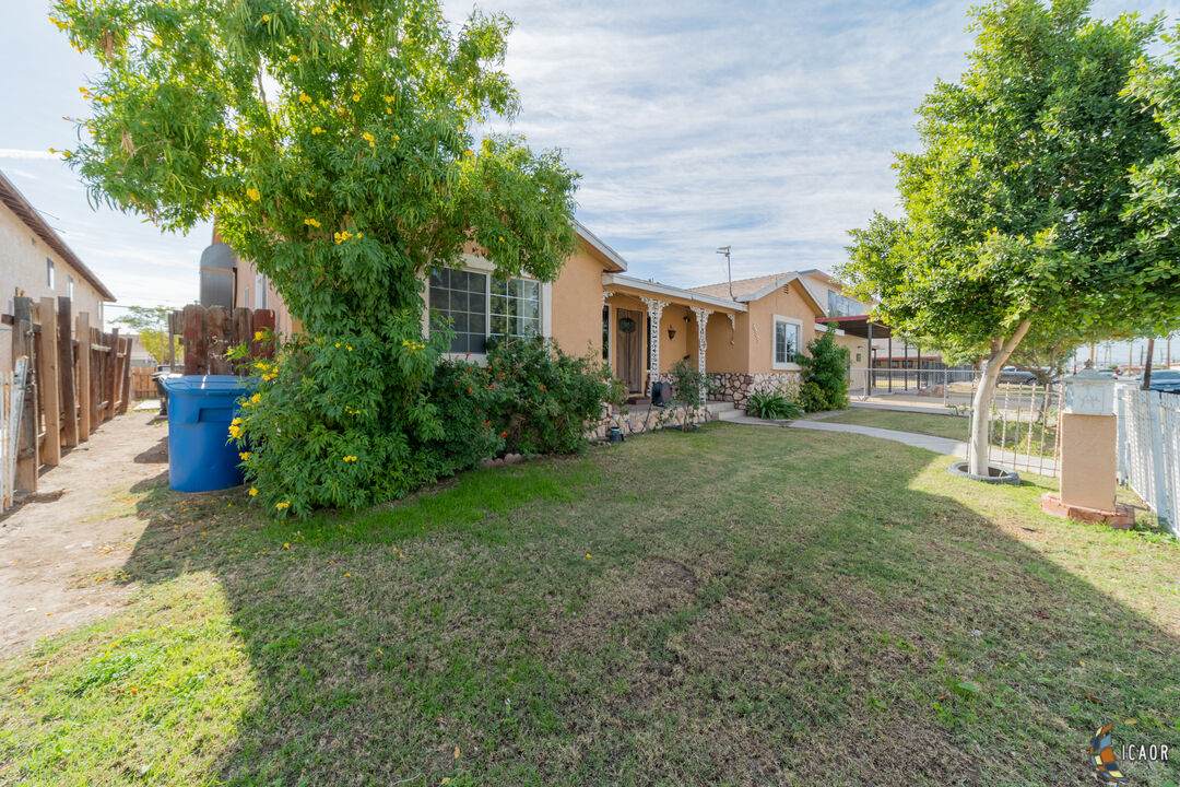 855 Park Ave - Photo 1