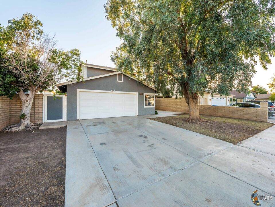 2321 Elm Ave - Photo 1