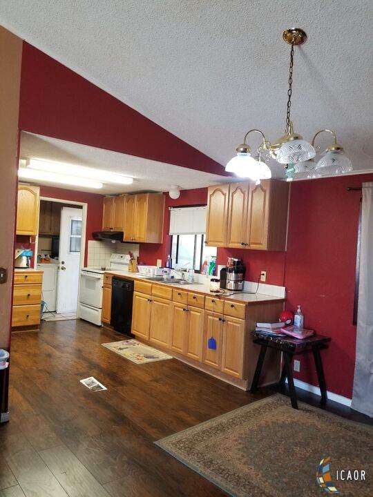 2287 Shore Breeze Ave - Photo 1