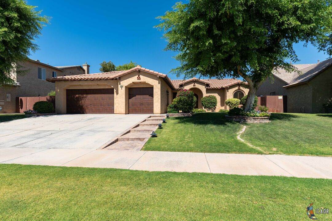 1050 Glenwood Dr - Photo 1