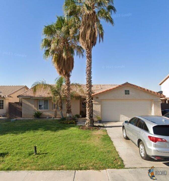 676 Baywood St - Photo 1