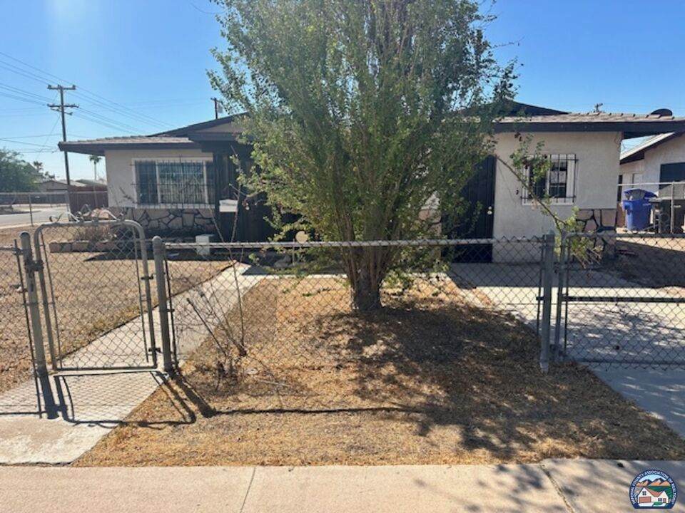 105 Orange Ave - Photo 1