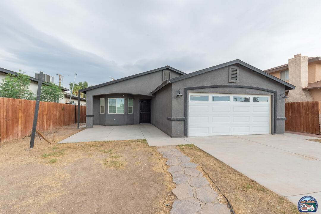 1081 Ea H St - Photo 1