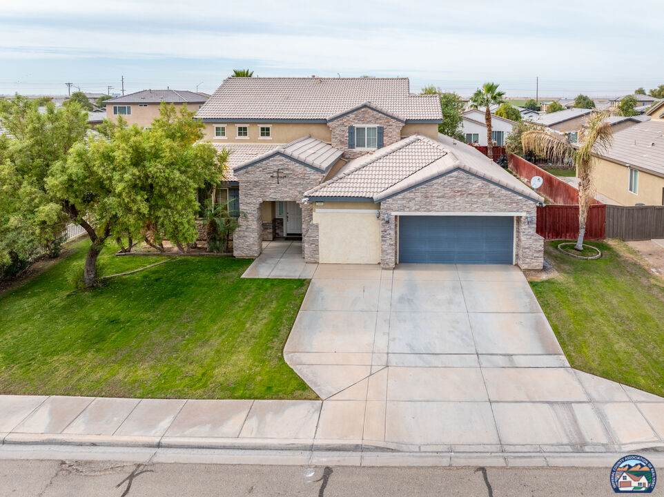 2611 Oasis St - Photo 1