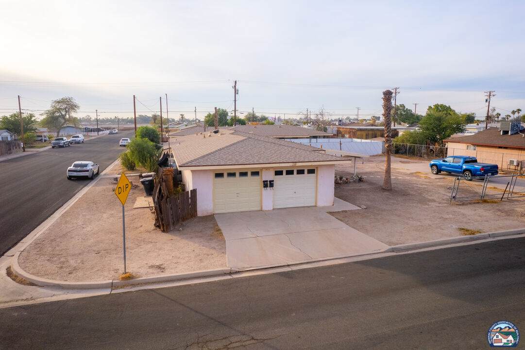 521 E St - Photo 1