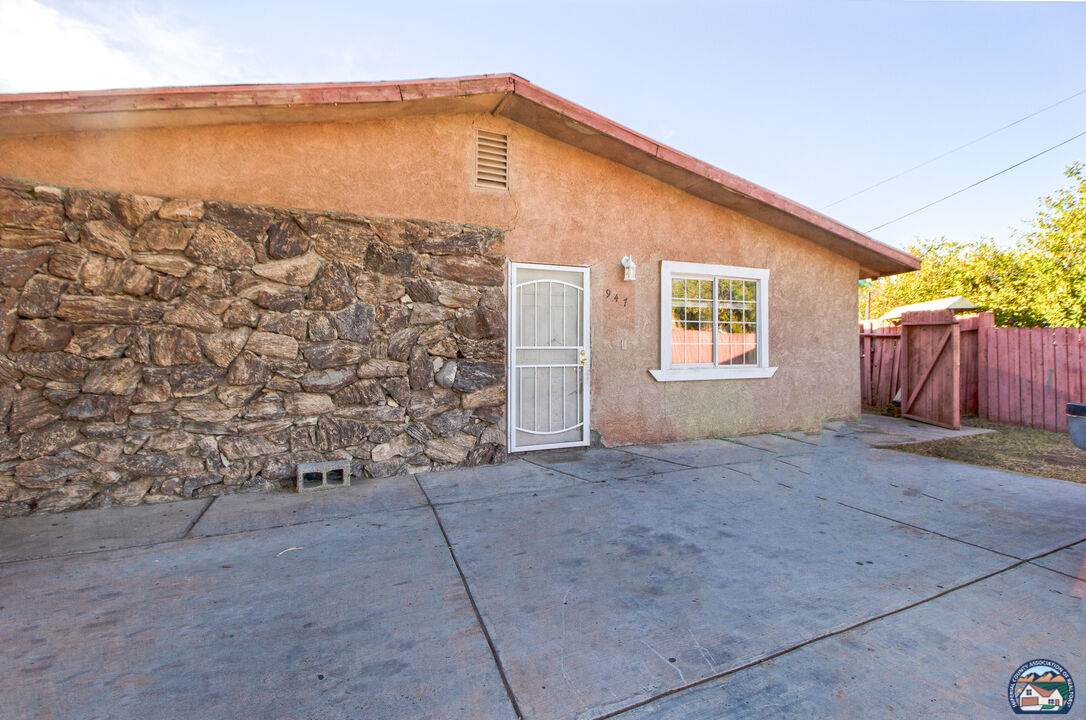 947 George Ave - Photo 1