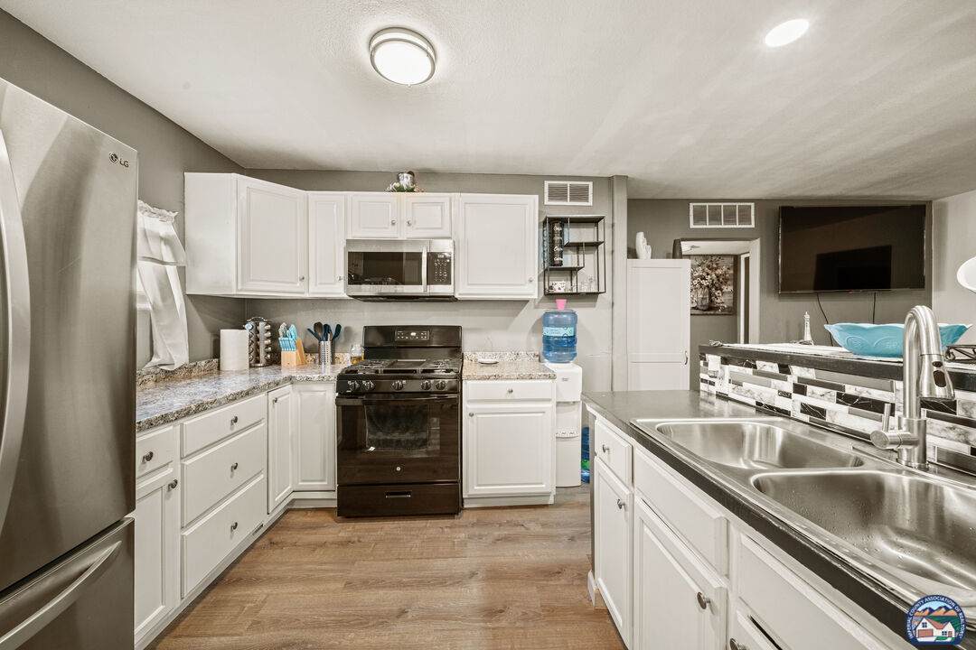 634 Woodward Ave - Photo 1