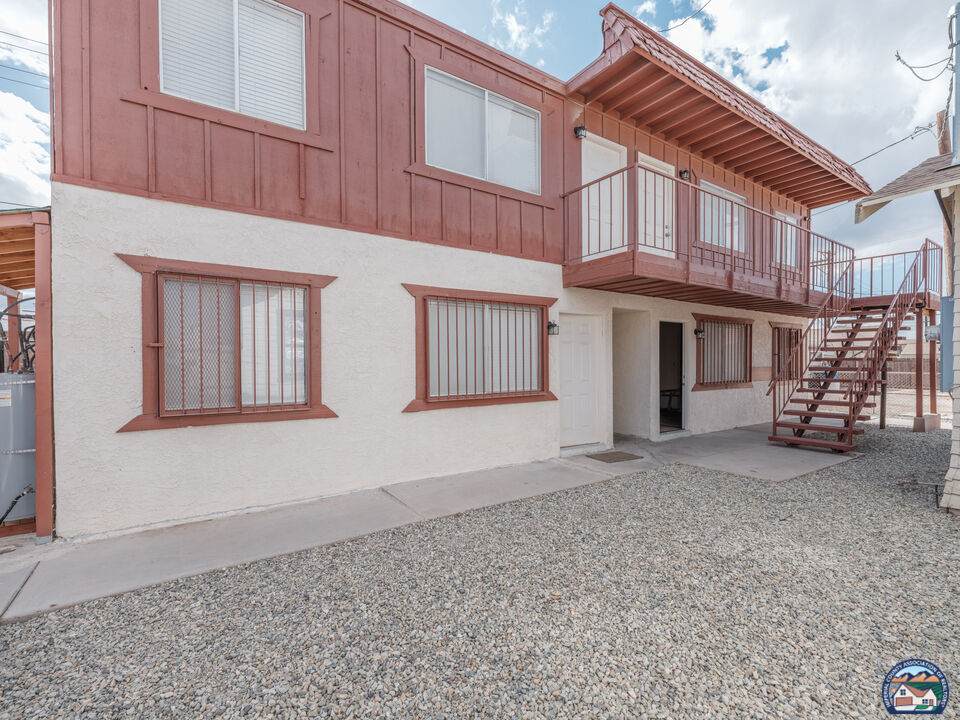 1061 El Centro Ave - Photo 1