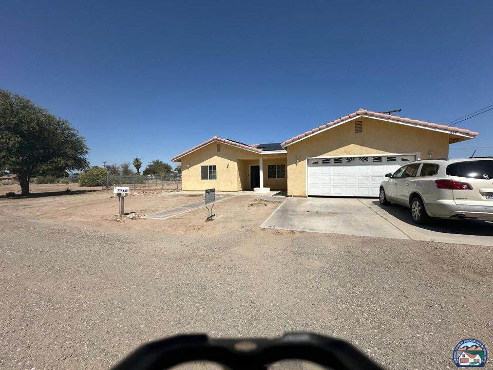 617 W Oregon St - Photo 1