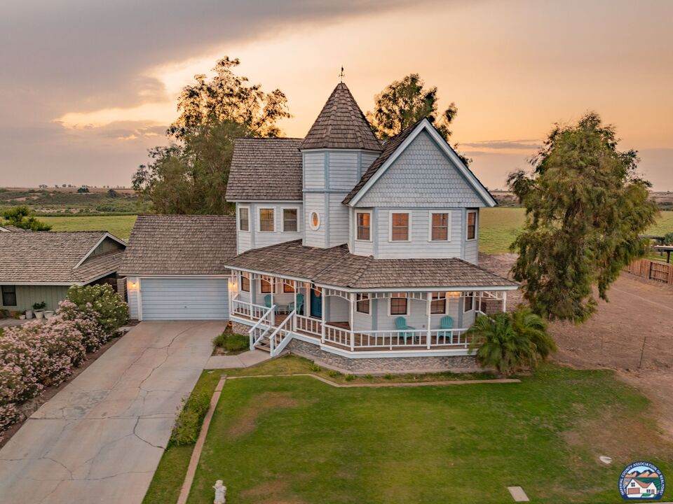 1023 Crestview Dr - Photo 1