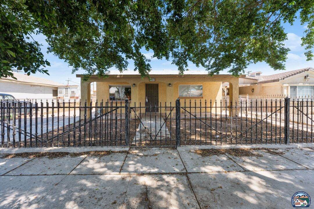 1053 Ea D St - Photo 1