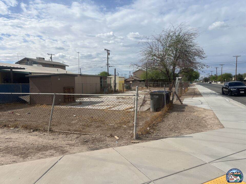 62 10th St - Photo 1