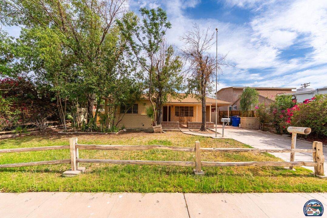 847 Scott Ave - Photo 1