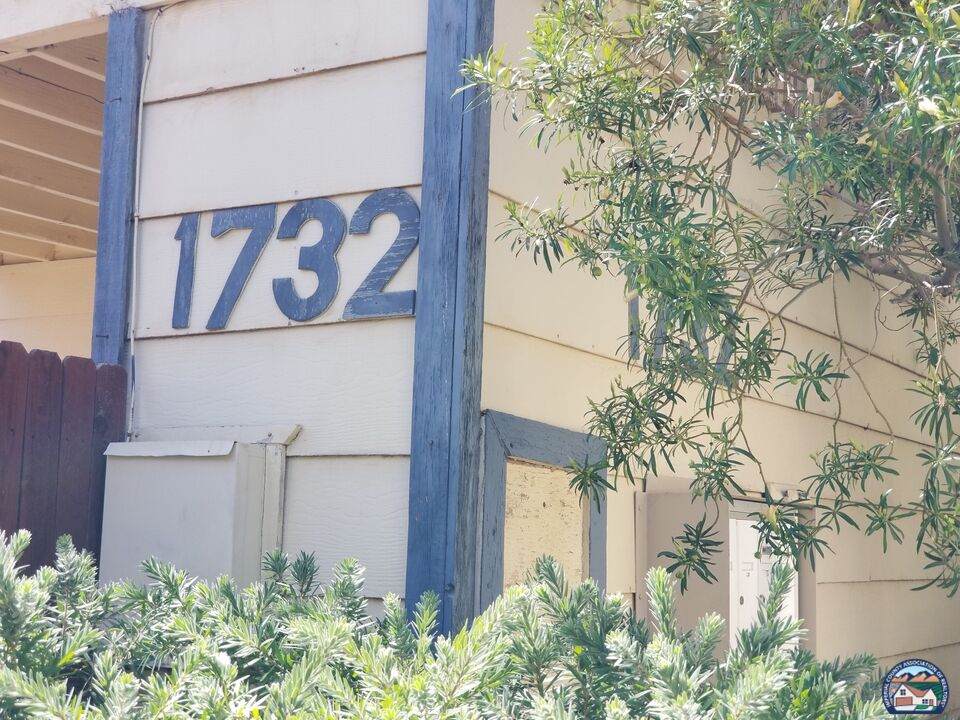 1732 Olive Ave - Photo 1