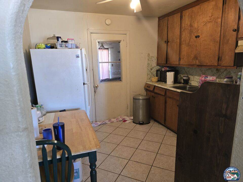 717 E St - Photo 1