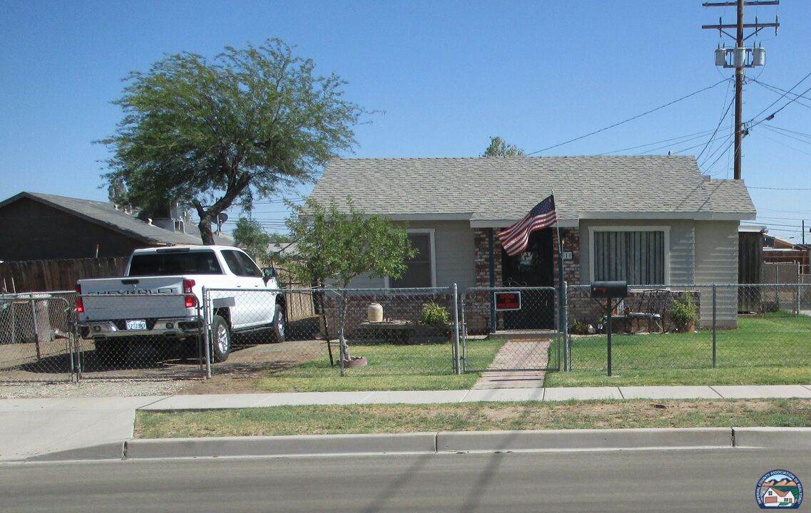 310 10th St - Photo 1