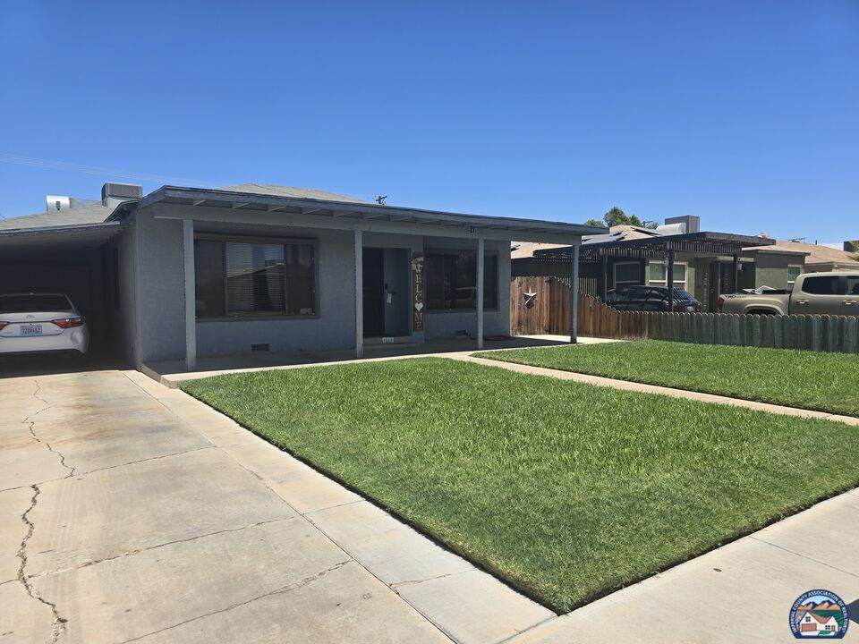 1066 Heil Ave - Photo 1