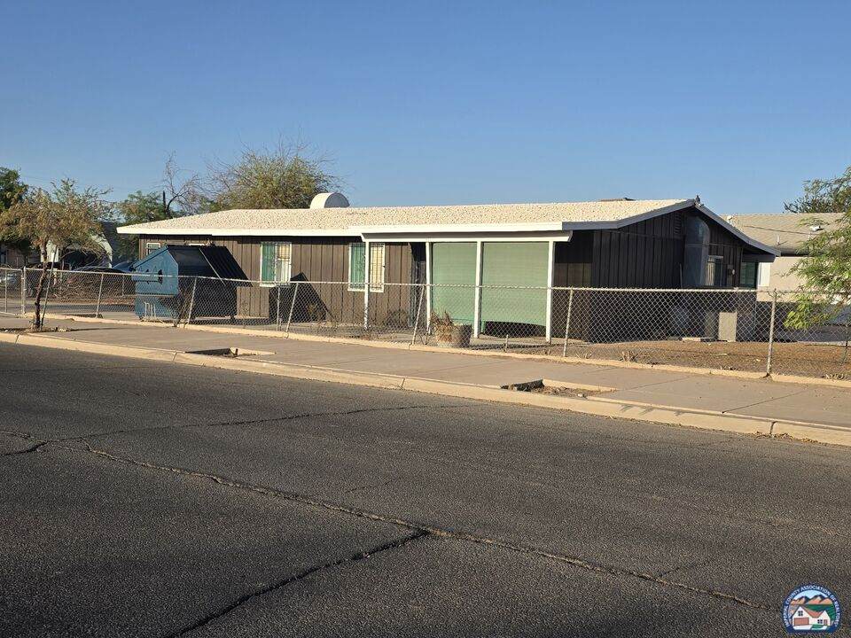 827 Hope St - Photo 1