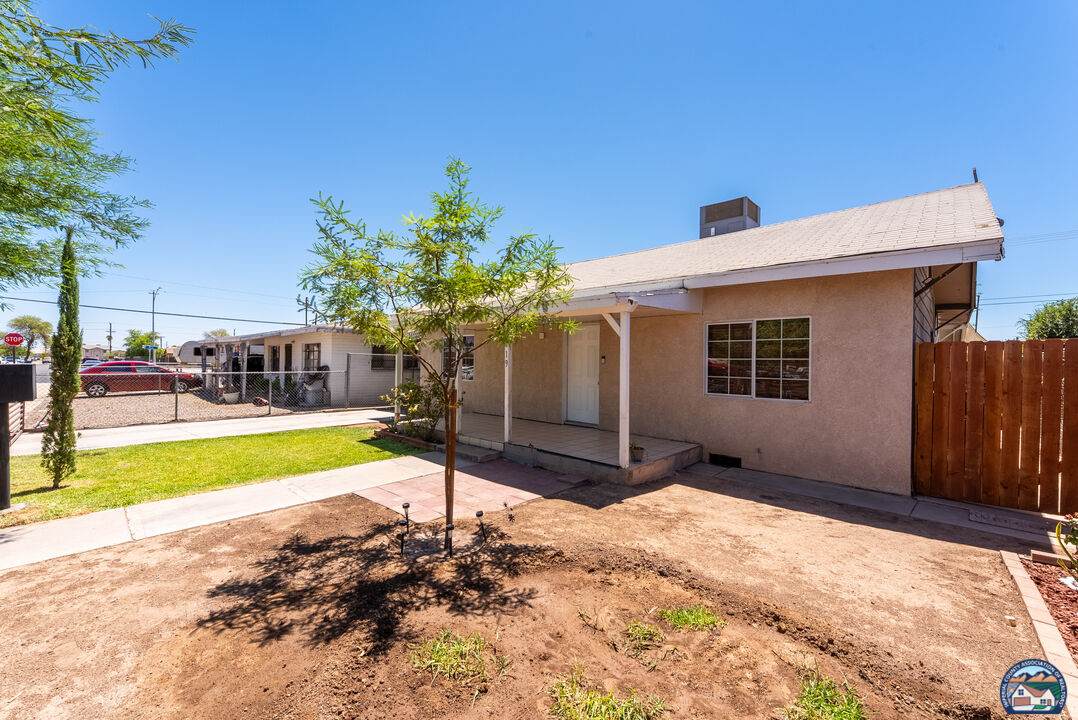 419 Hamilton Ave - Photo 1