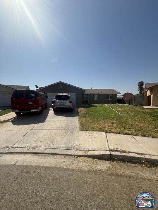 1155 Parkyns Ave - Photo 1