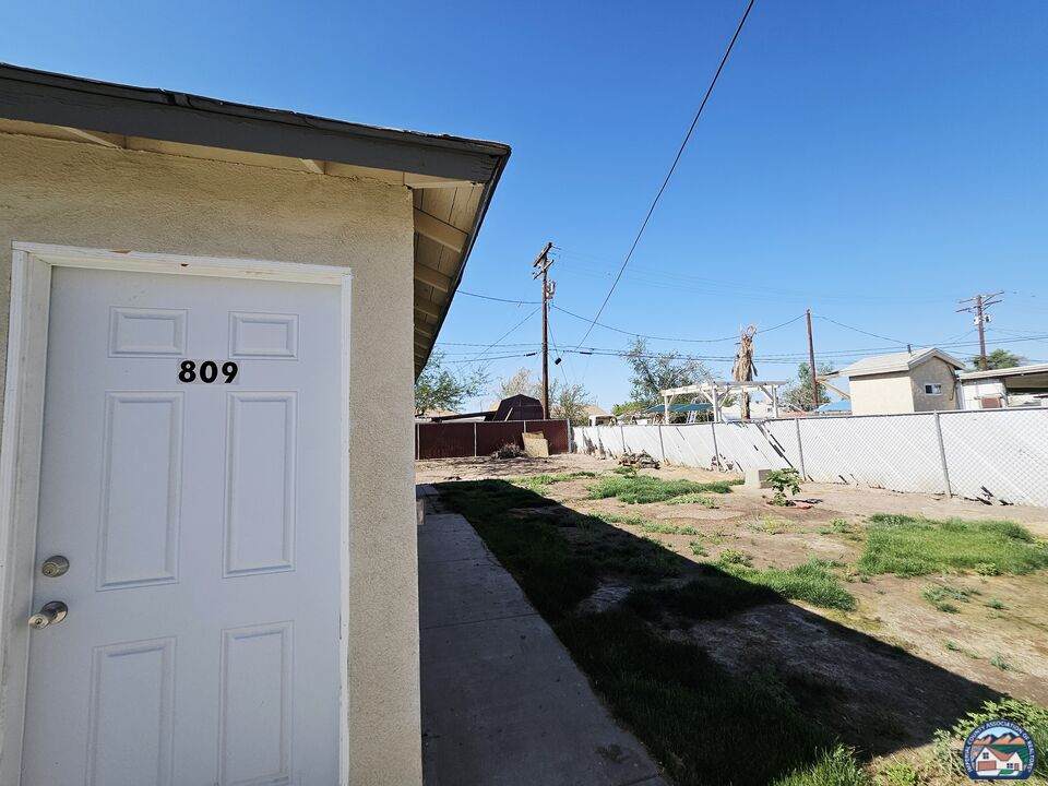 809 Rose Ave - Photo 1