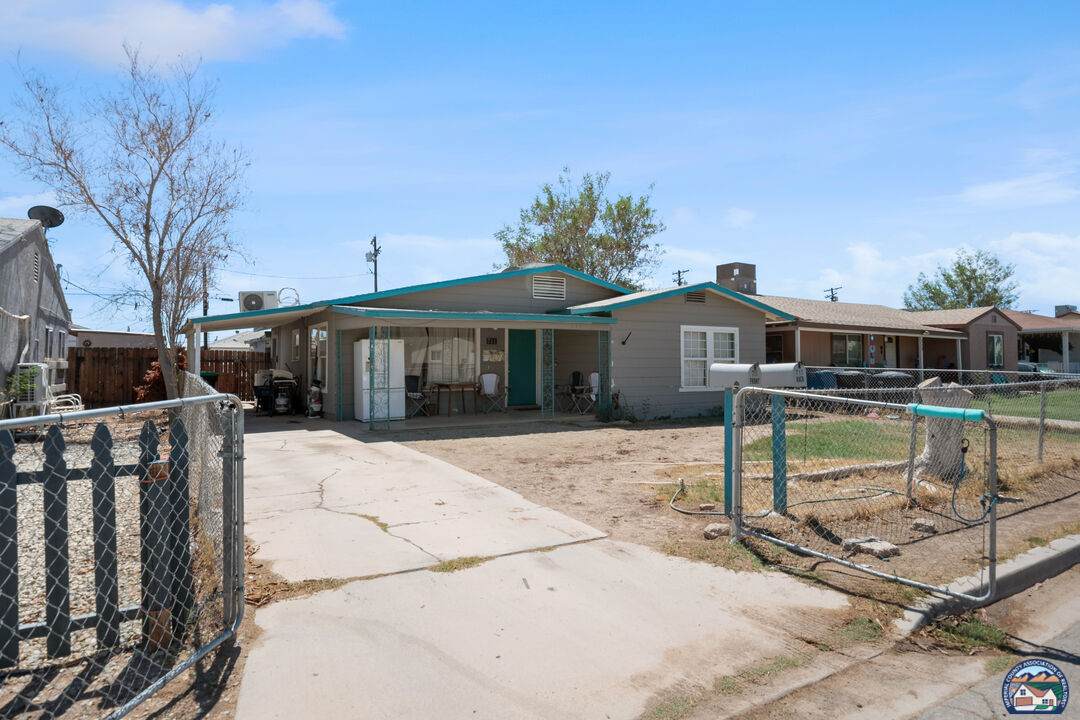 711 Woodward Ave - Photo 1
