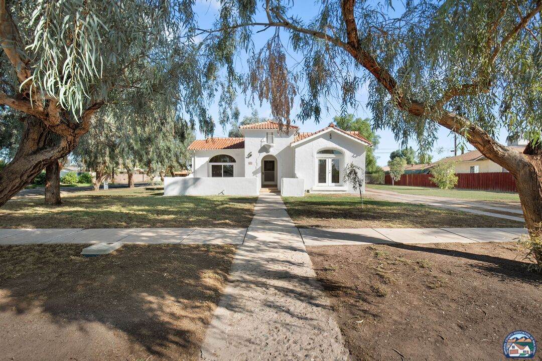 492 Sandalwood Dr - Photo 1