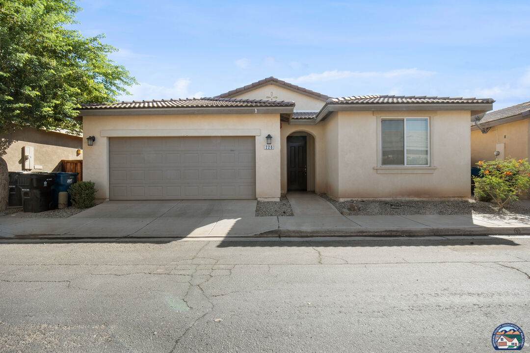220 Desert View Dr - Photo 1