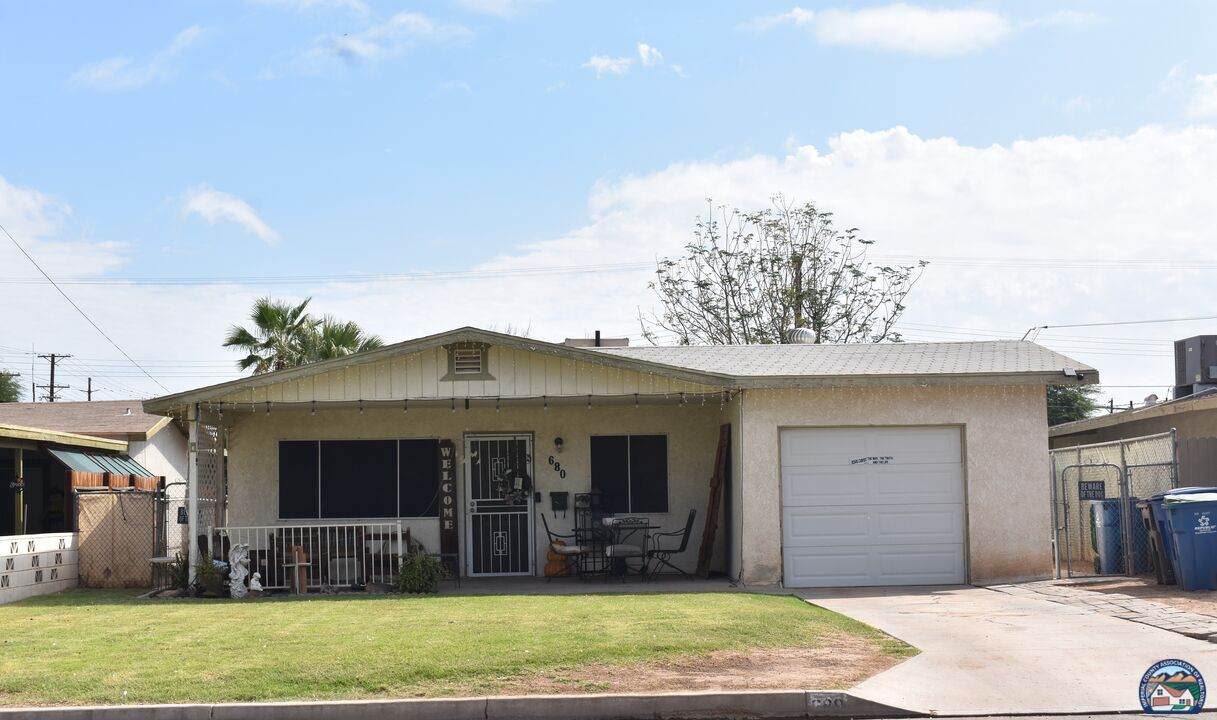 680 5th St - Photo 1