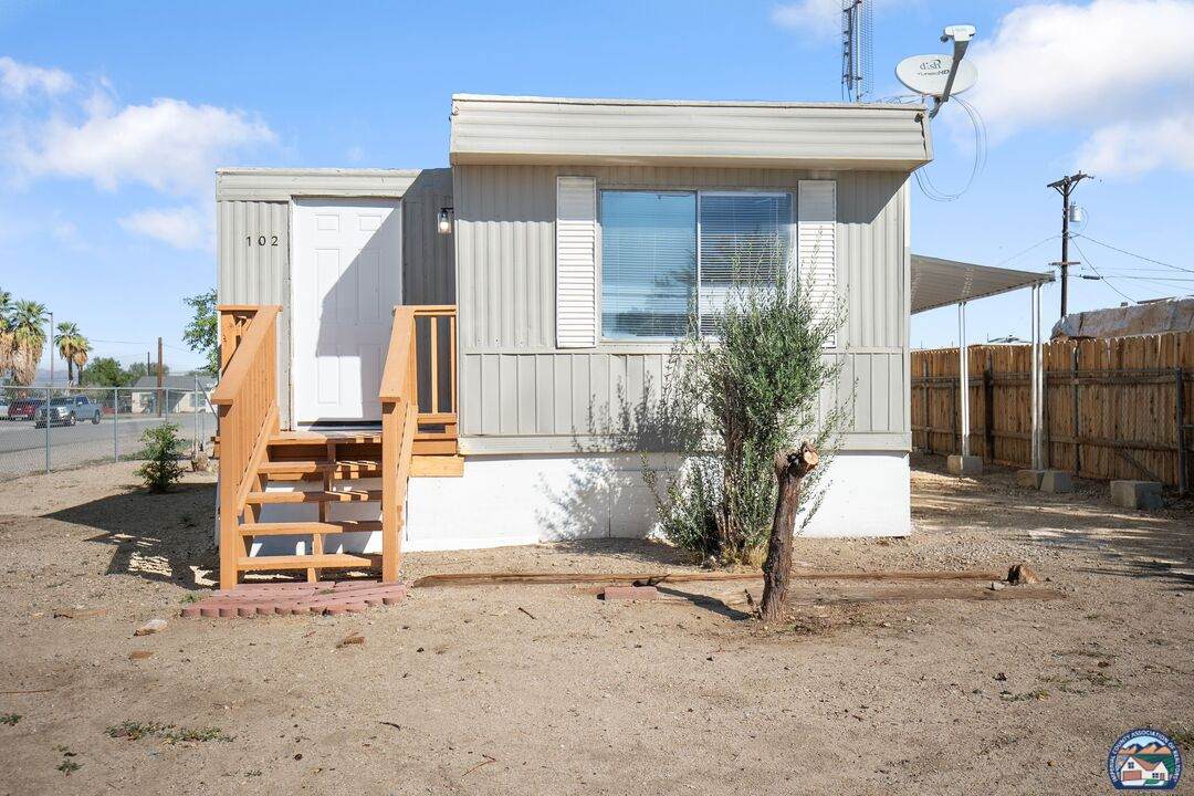 102 5th St - Photo 1